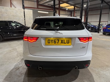 Used Jaguar F-Pace 2017 for sale - 76224971: Photo 4