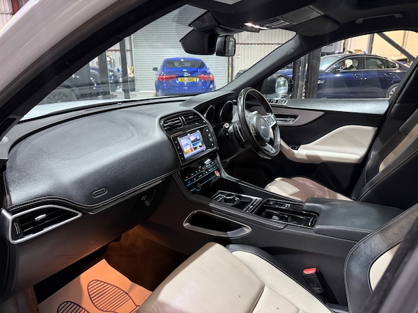 Used Jaguar F-Pace 2017 for sale - 76224971: Photo 9