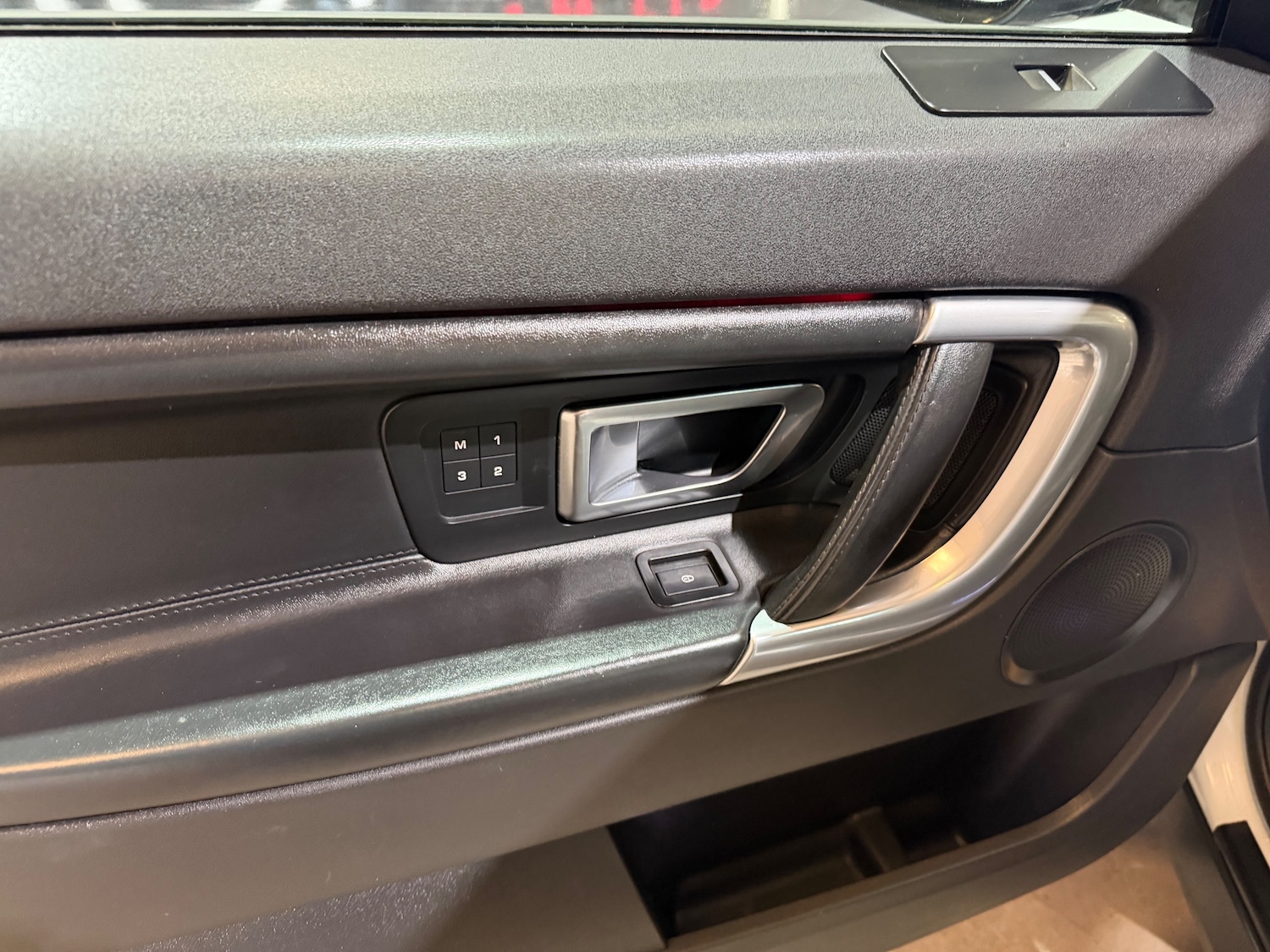 Used Land Rover Discovery Sport 2016 for sale - 78159168: Photo 8