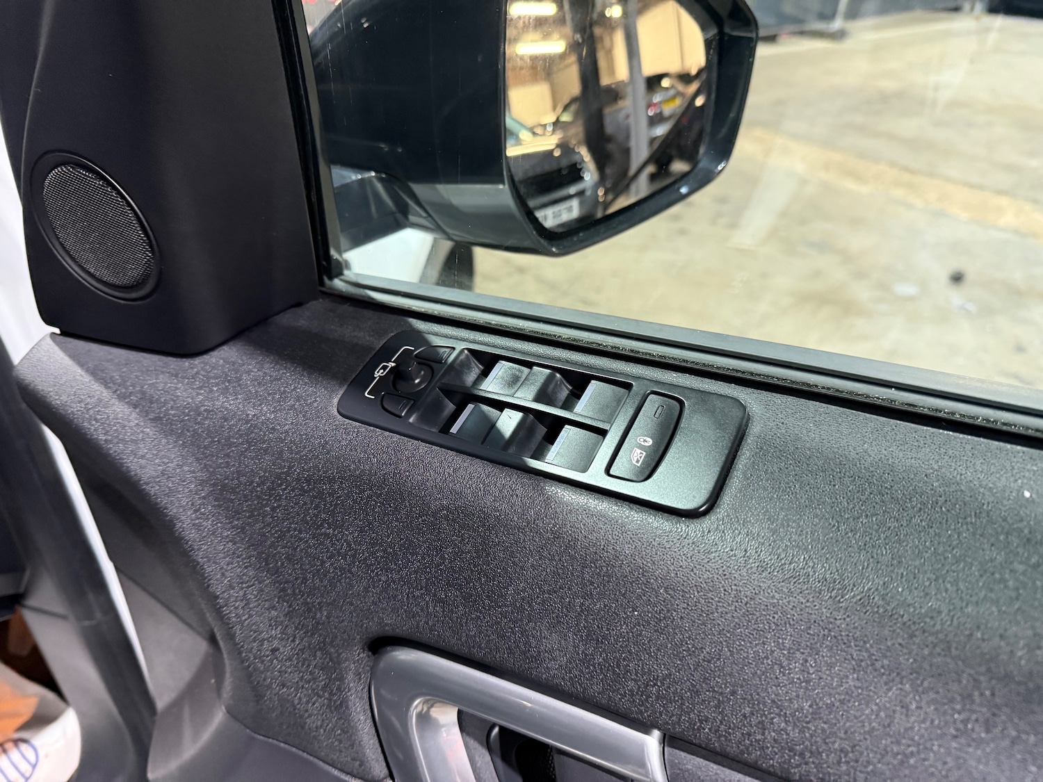 Used Land Rover Discovery Sport 2017 for sale - 77313000: Photo 28