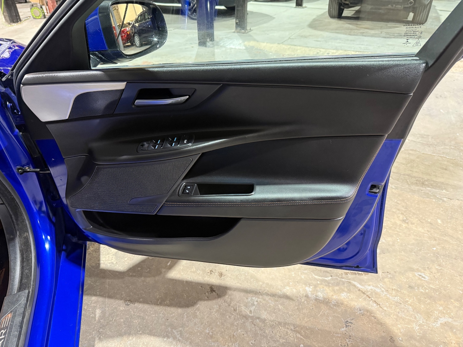 Used Jaguar XE 2018 for sale - 76693547: Photo 23