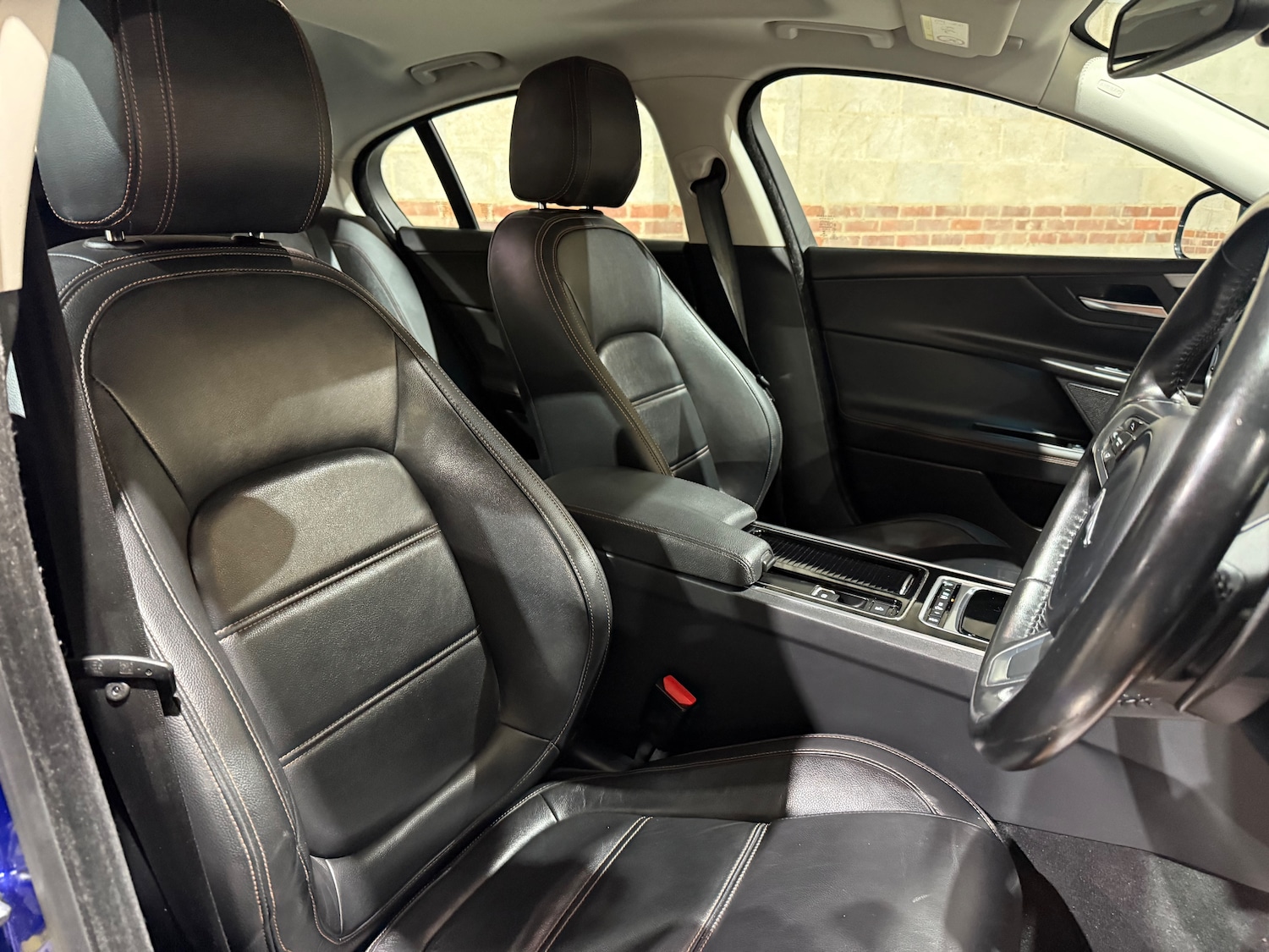 Used Jaguar XE 2018 for sale - 76693547: Photo 25