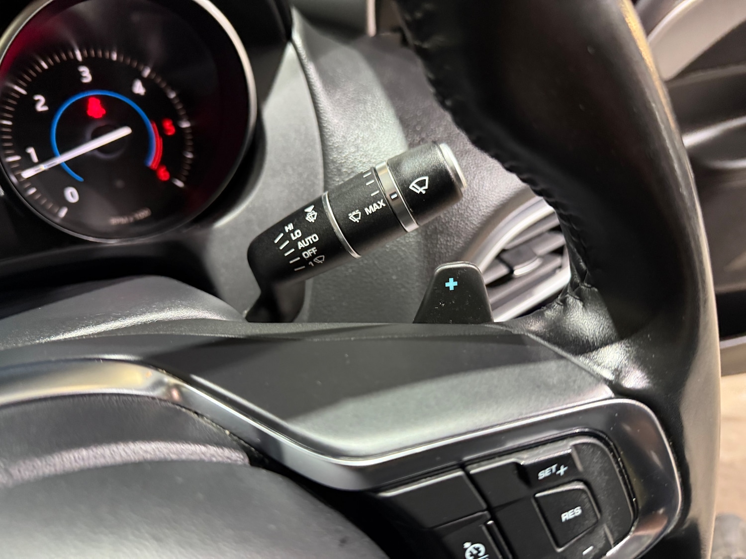 Used Jaguar XE 2018 for sale - 76693547: Photo 31