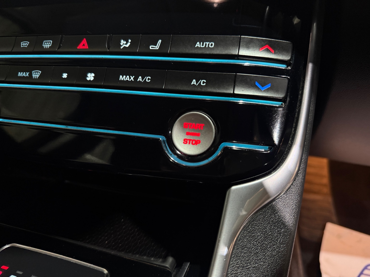 Used Jaguar XE 2018 for sale - 76693547: Photo 35