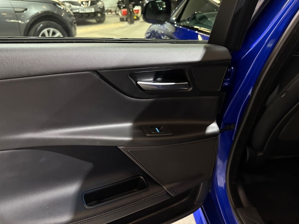 Used Jaguar XE 2017 for sale - 76292903: Photo 14