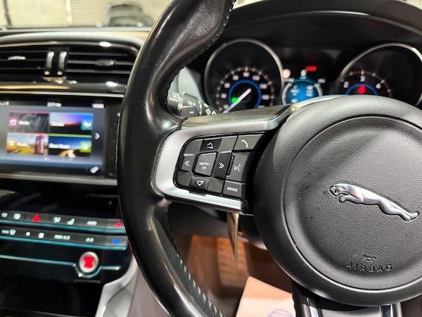 Used Jaguar XE 2017 for sale - 76292903: Photo 30
