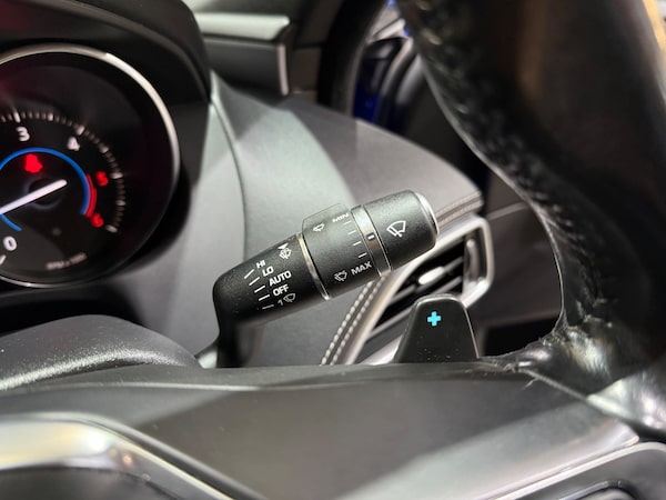 Used Jaguar XE 2017 for sale - 76292903: Photo 33