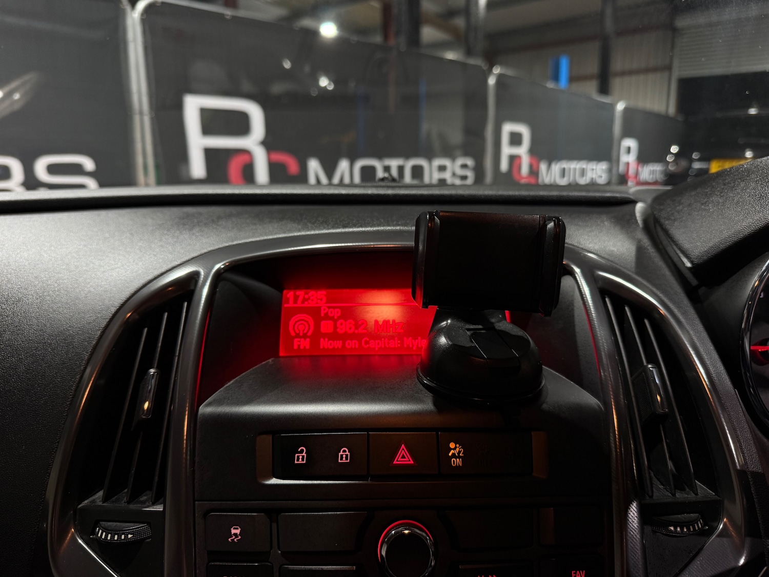 Used Vauxhall Astra 2010 for sale - 77313009: Photo 34