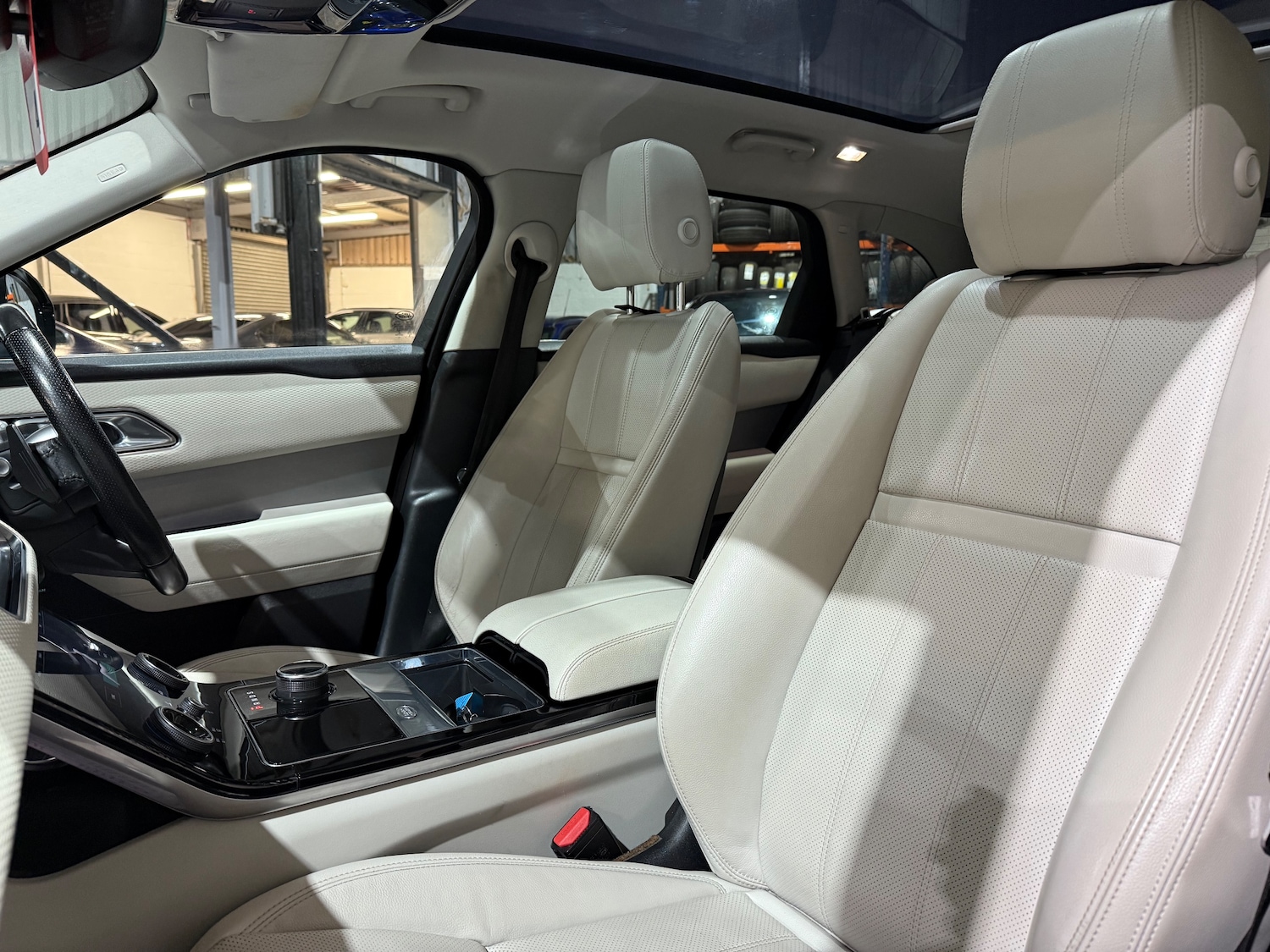 Used Land Rover Range Rover Velar 2018 for sale - 77546152: Photo 11