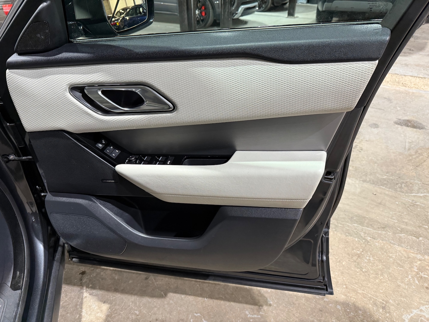 Used Land Rover Range Rover Velar 2018 for sale - 77546152: Photo 23