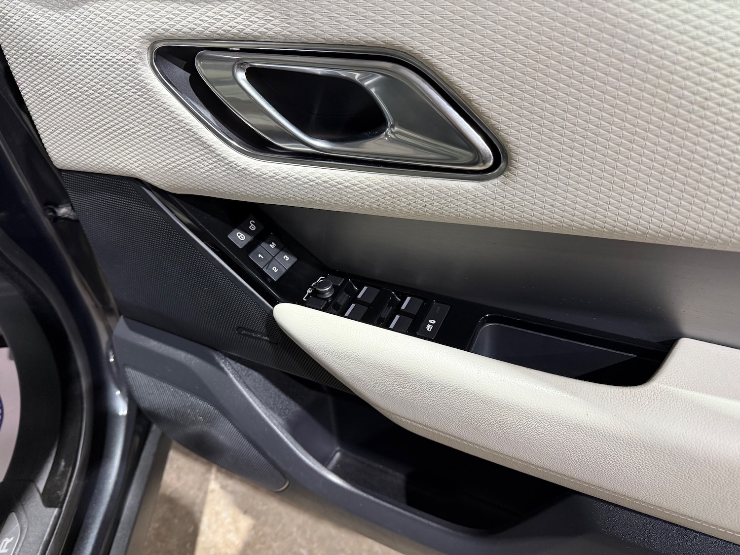 Used Land Rover Range Rover Velar 2018 for sale - 77546152: Photo 24