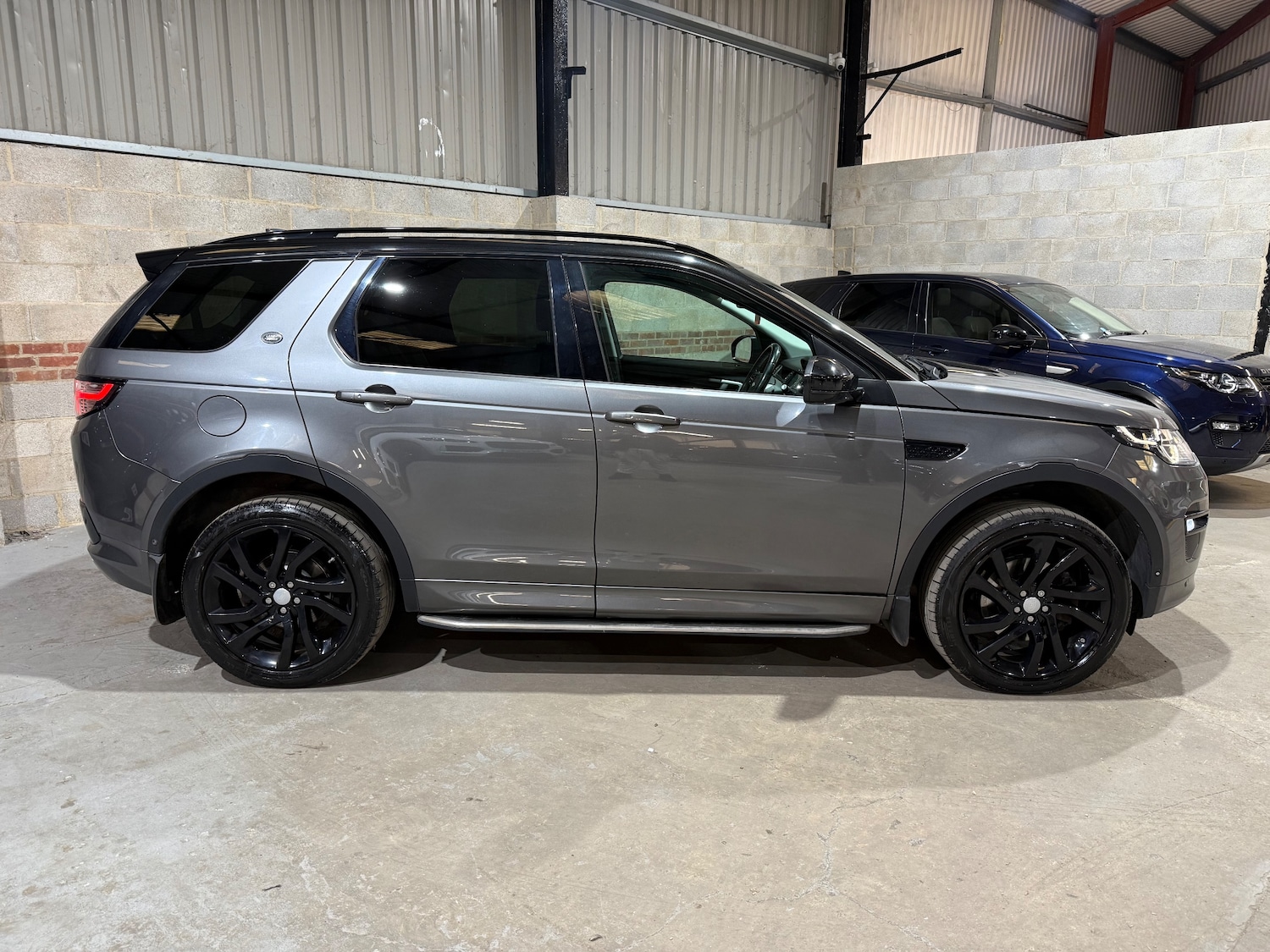 Used Land Rover Discovery Sport 2017 for sale - 76623761: Photo 2