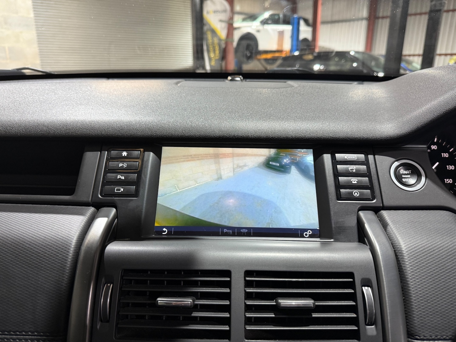 Used Land Rover Discovery Sport 2017 for sale - 76623761: Photo 40