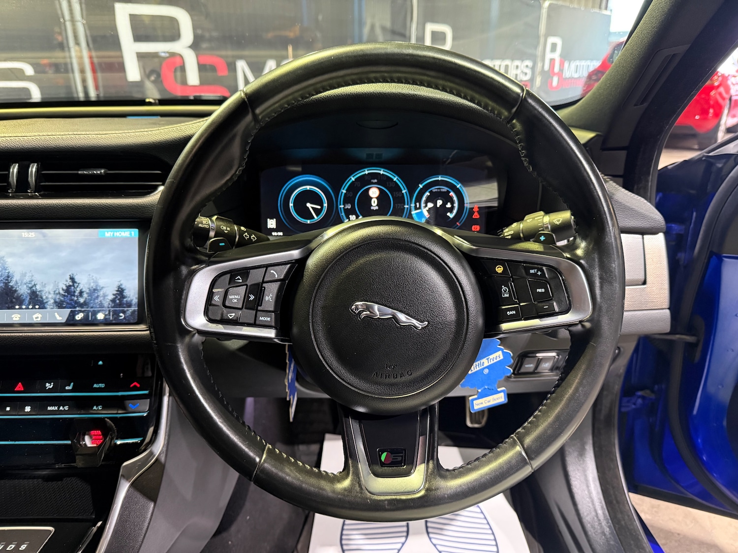 Used Jaguar XF 2016 for sale - 77327244: Photo 29