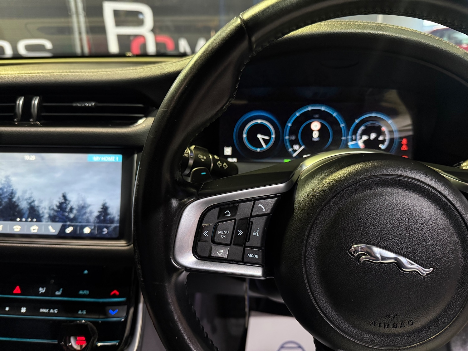 Used Jaguar XF 2016 for sale - 77327244: Photo 30