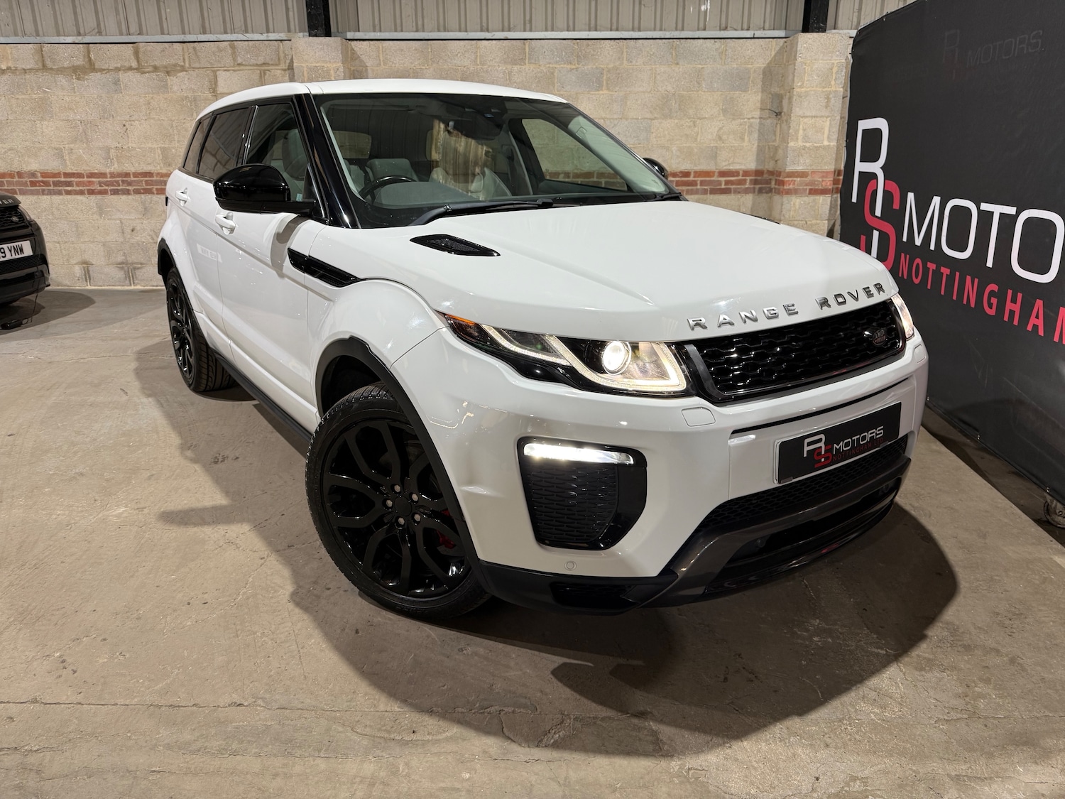Used Land Rover Range Rover Evoque 2018 for sale - 77885531: Photo 2