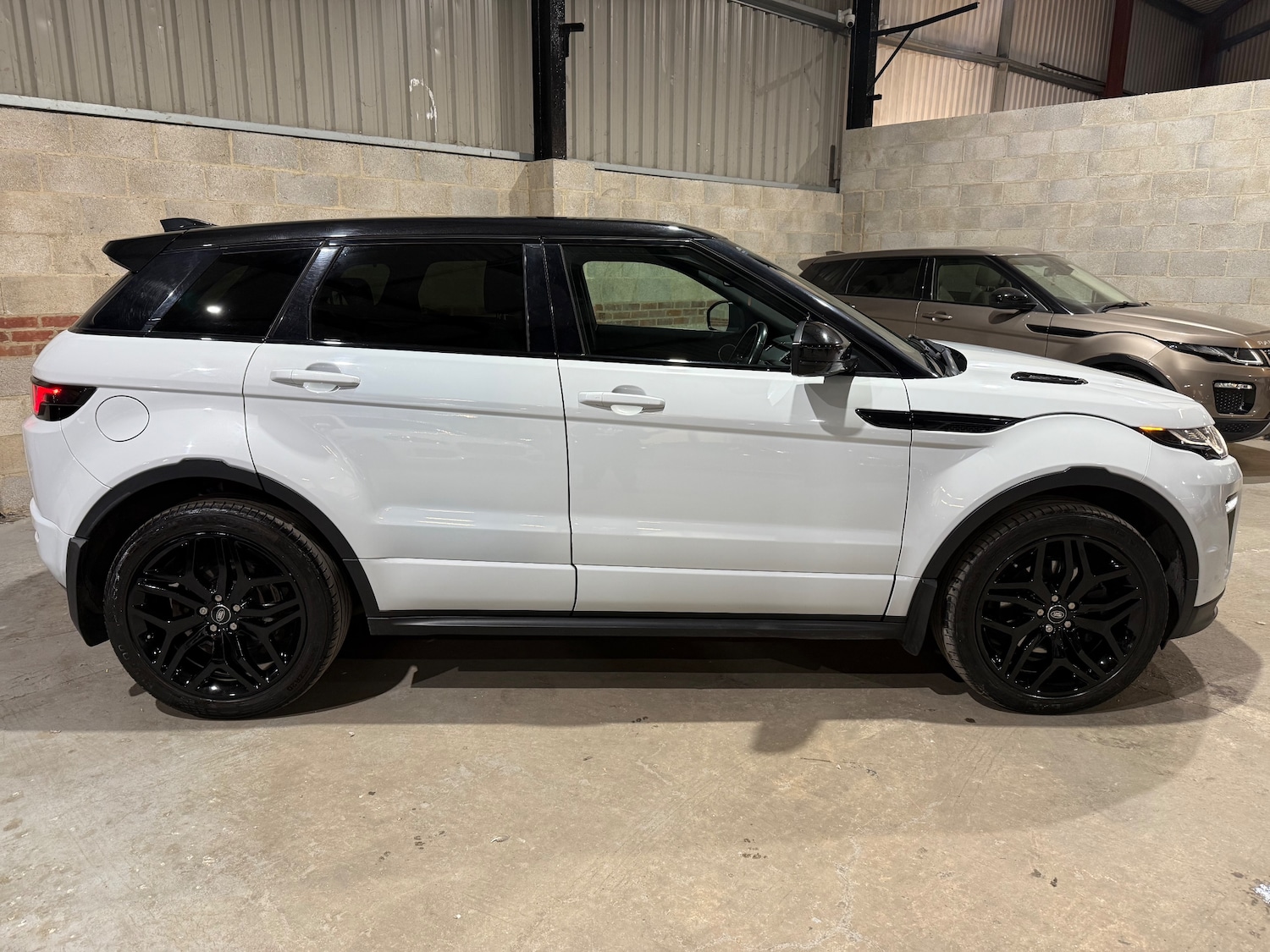 Used Land Rover Range Rover Evoque 2017 for sale - 76445599: Photo 2