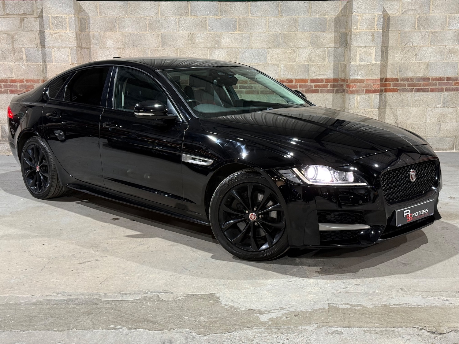 Used Jaguar XF 2016 for sale - 77262884: Photo 8