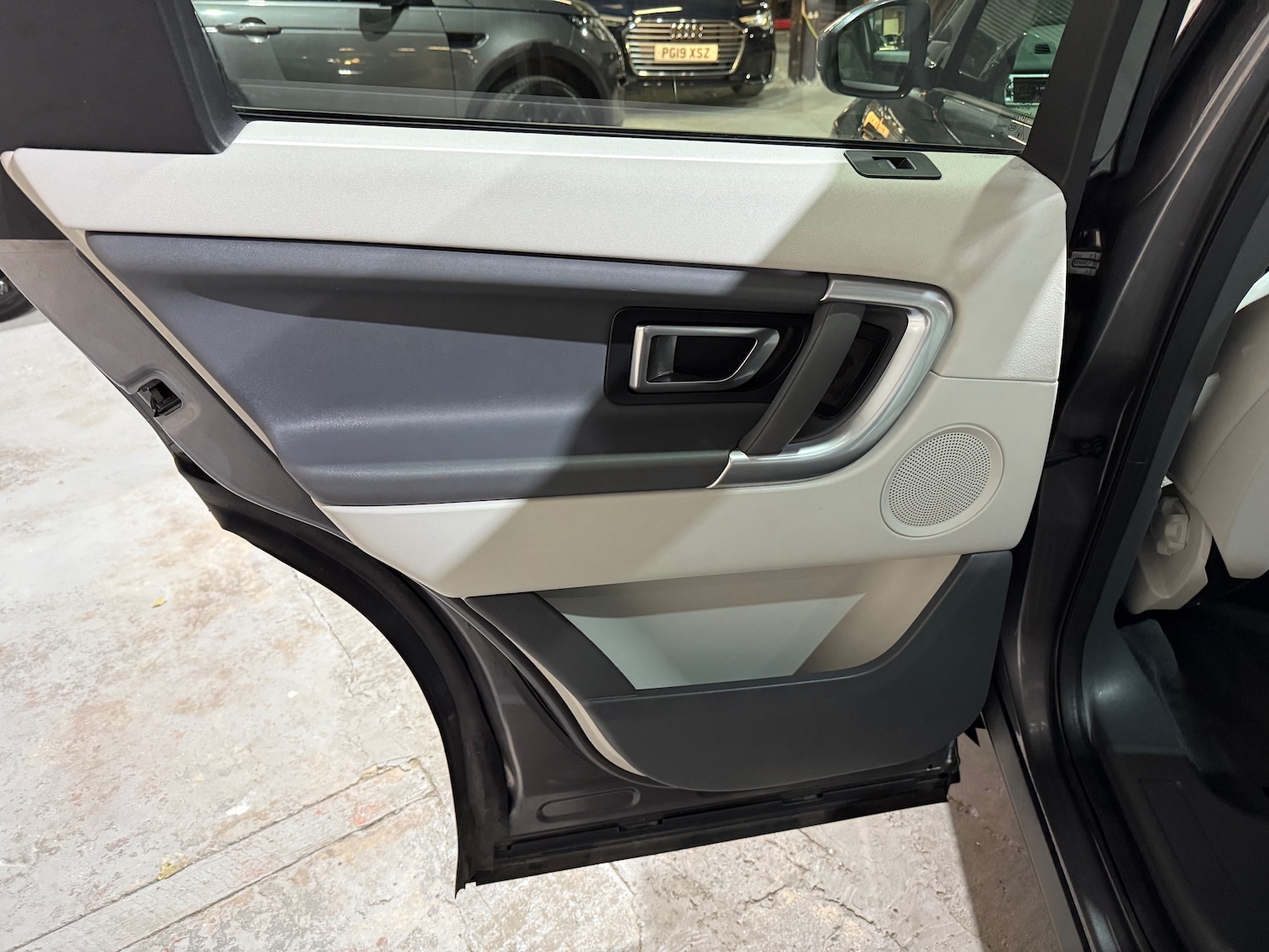 Used Land Rover Discovery Sport 2017 for sale - 76125491: Photo 11