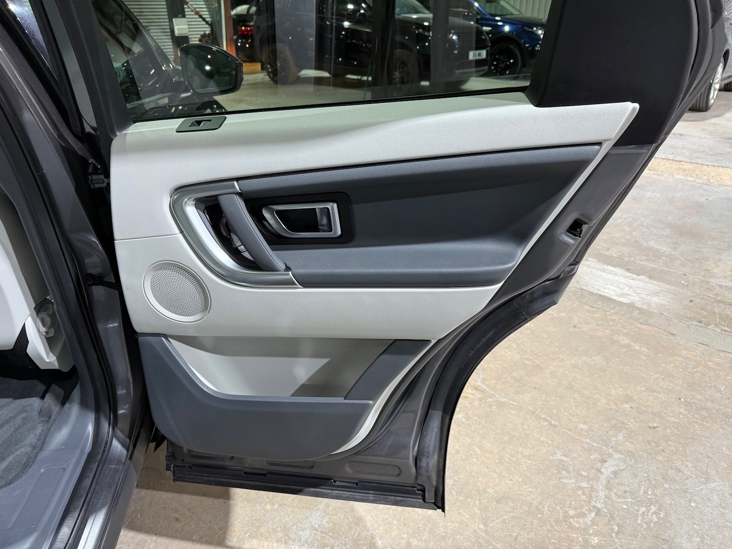 Used Land Rover Discovery Sport 2017 for sale - 76125491: Photo 21
