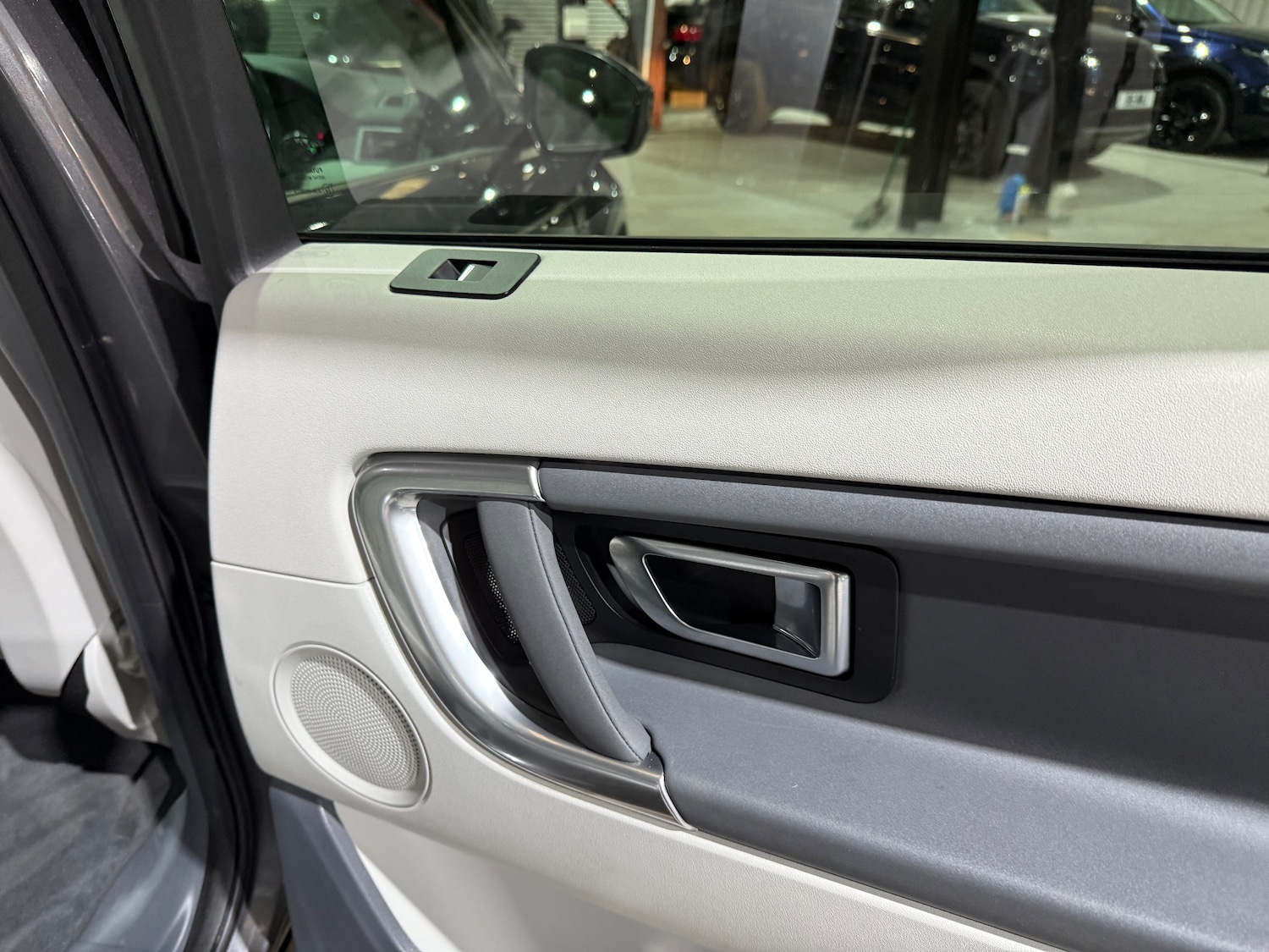 Used Land Rover Discovery Sport 2017 for sale - 76125491: Photo 22