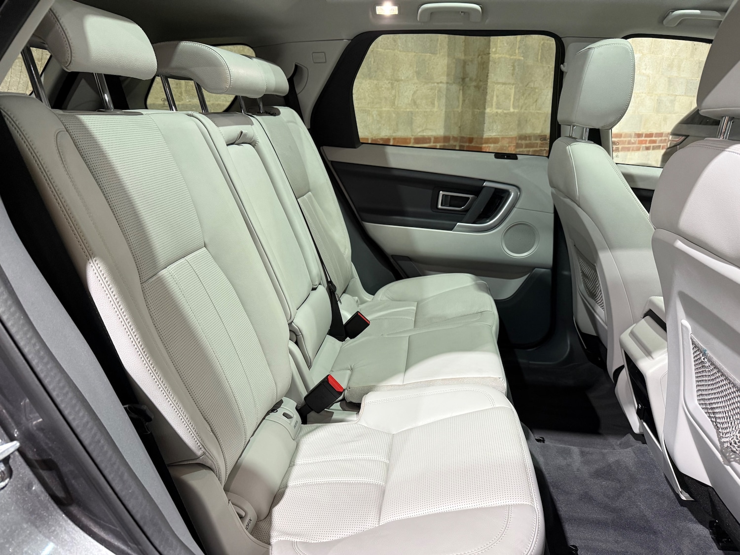 Used Land Rover Discovery Sport 2017 for sale - 76125491: Photo 24