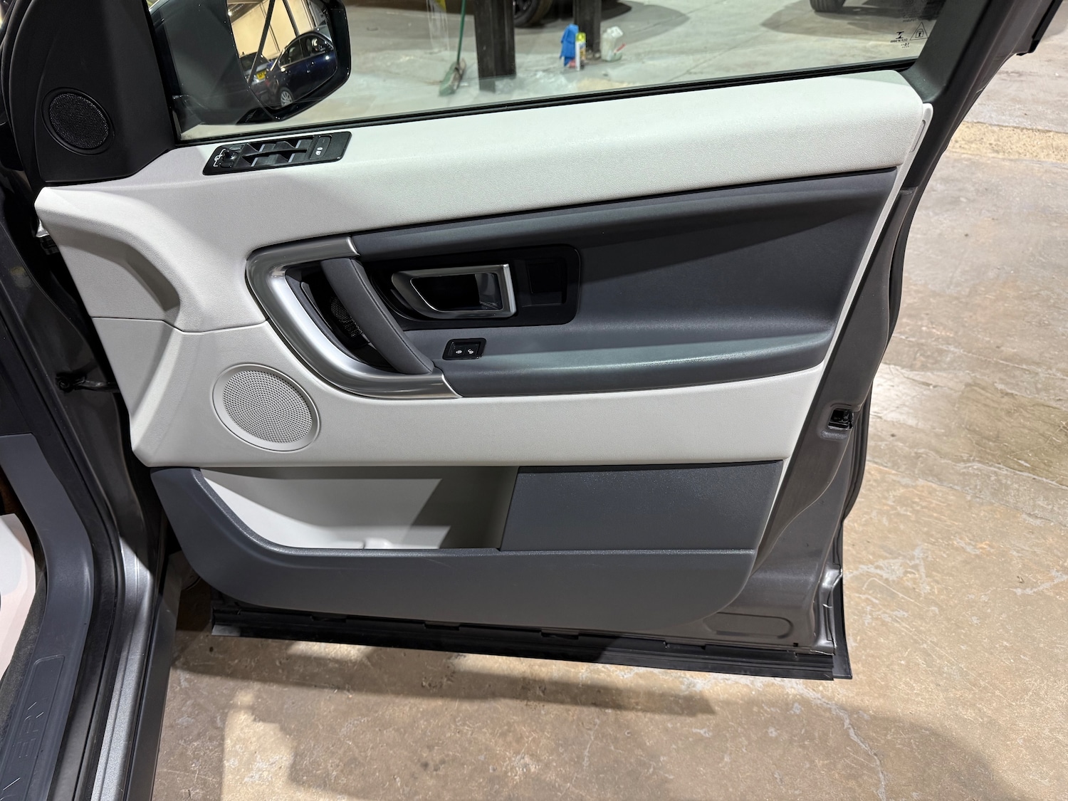 Used Land Rover Discovery Sport 2017 for sale - 76125491: Photo 26