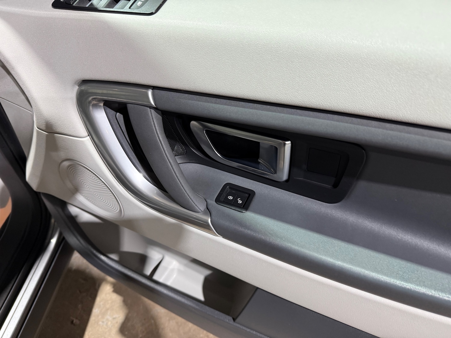 Used Land Rover Discovery Sport 2017 for sale - 76125491: Photo 27