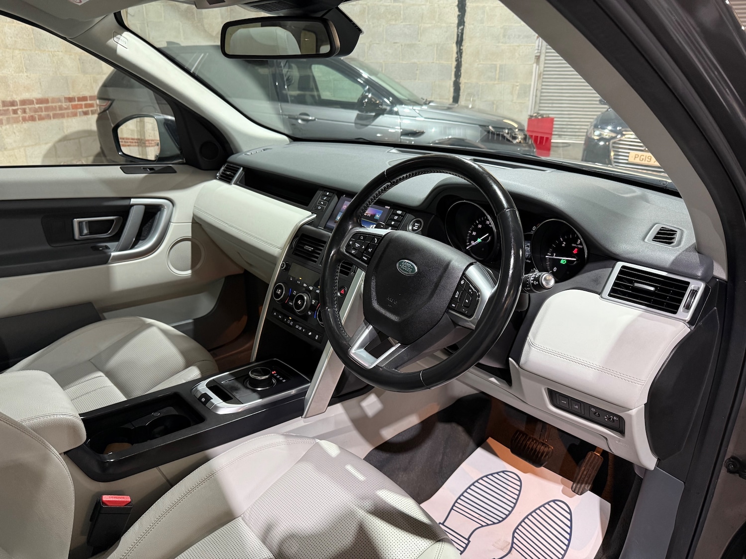 Used Land Rover Discovery Sport 2017 for sale - 76125491: Photo 30