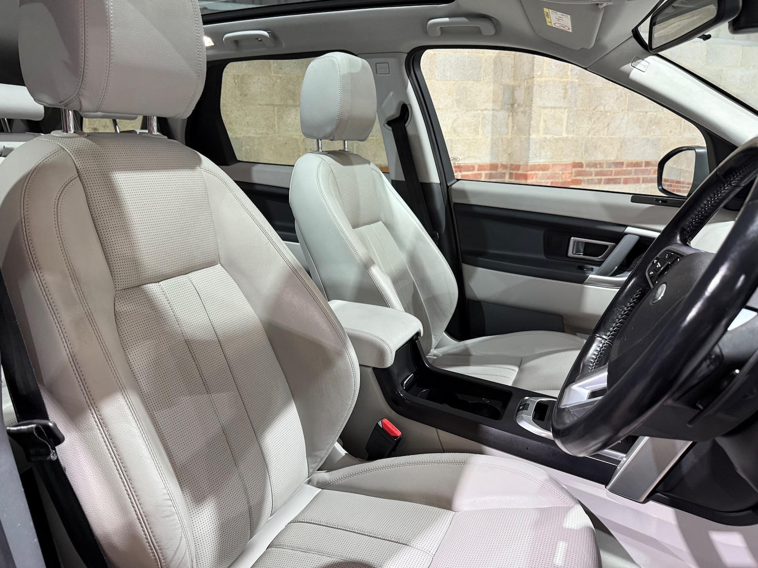 Used Land Rover Discovery Sport 2017 for sale - 76125491: Photo 31