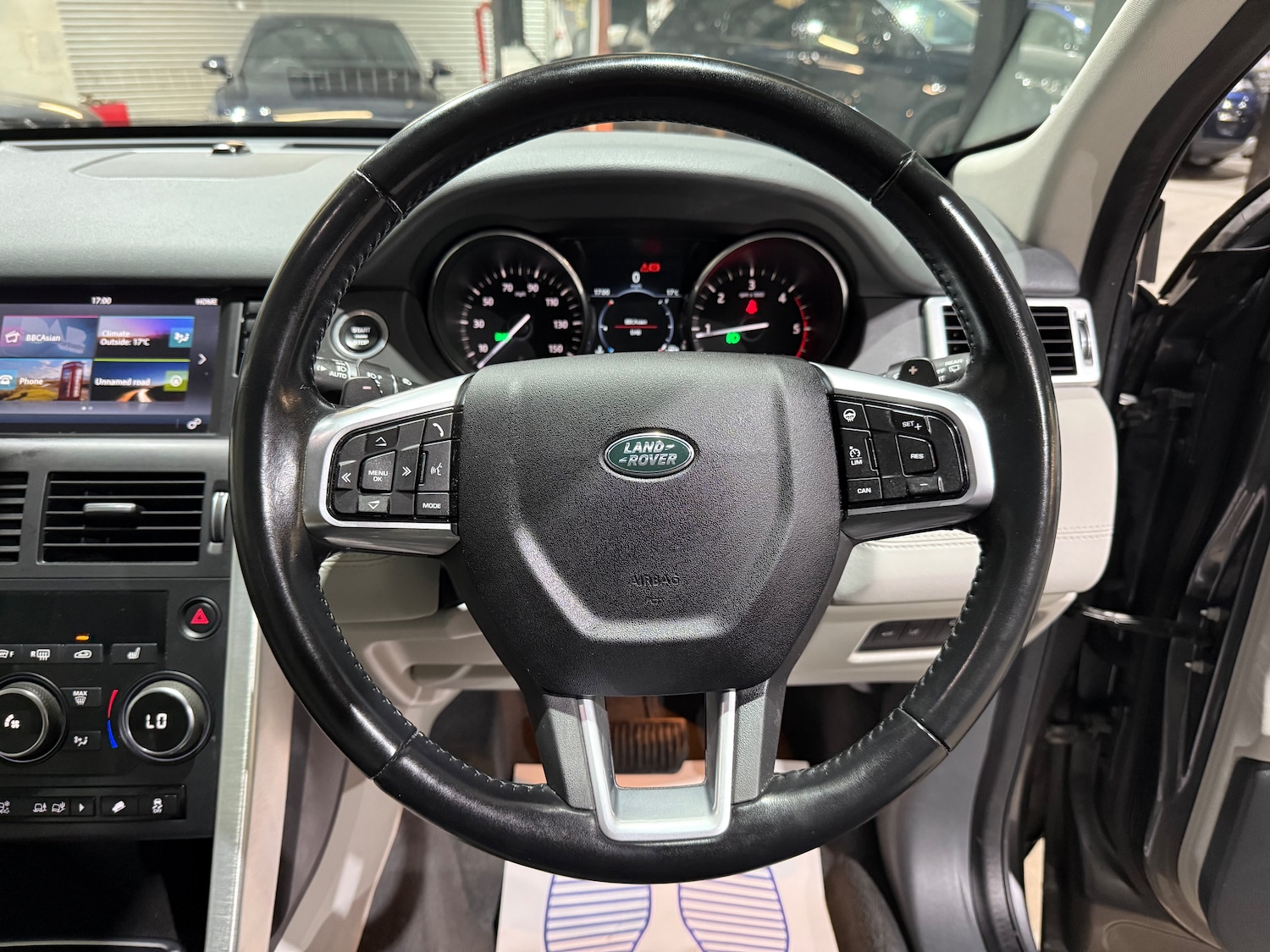 Used Land Rover Discovery Sport 2017 for sale - 76125491: Photo 34