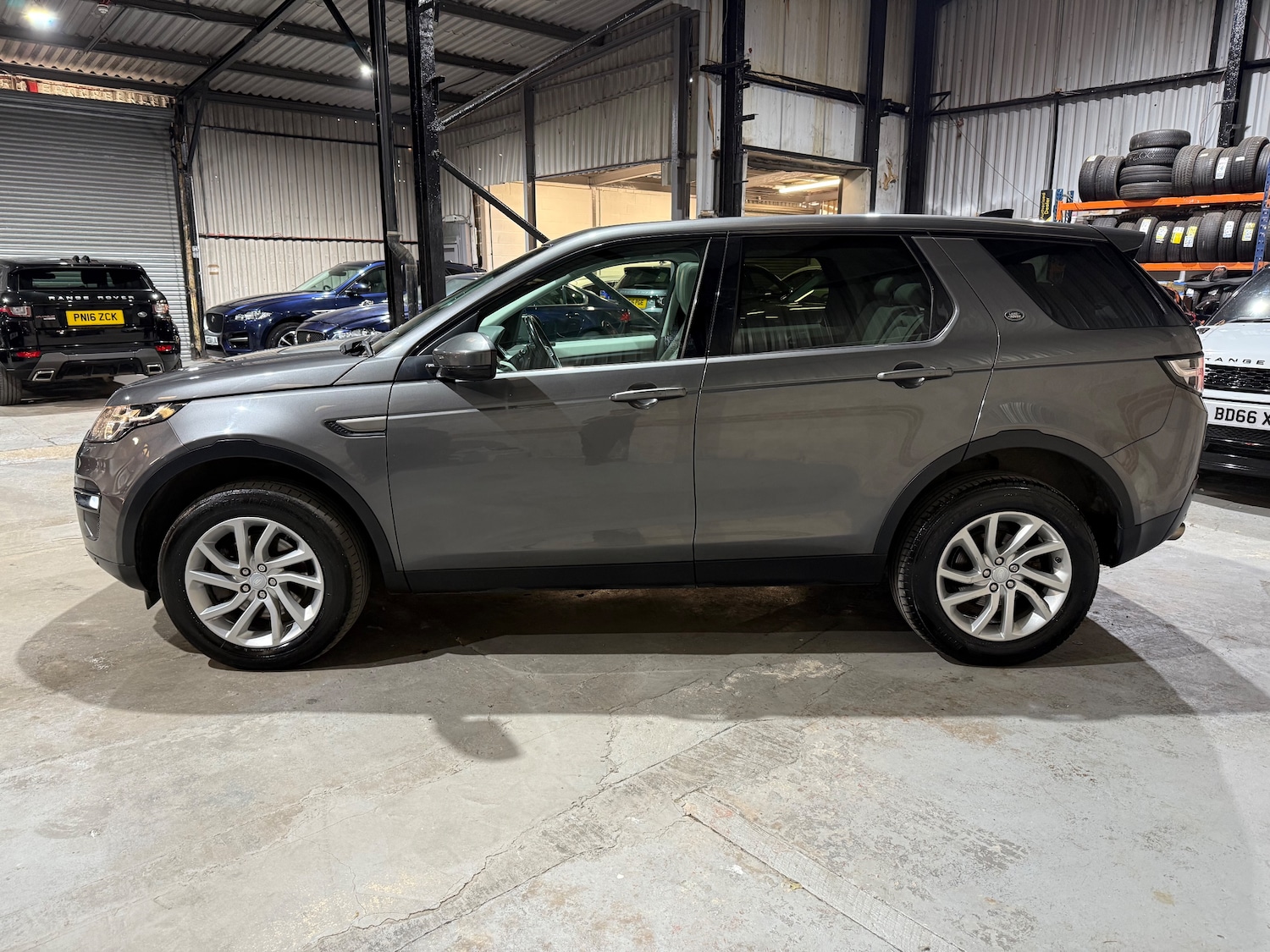 Used Land Rover Discovery Sport 2017 for sale - 76125491: Photo 4