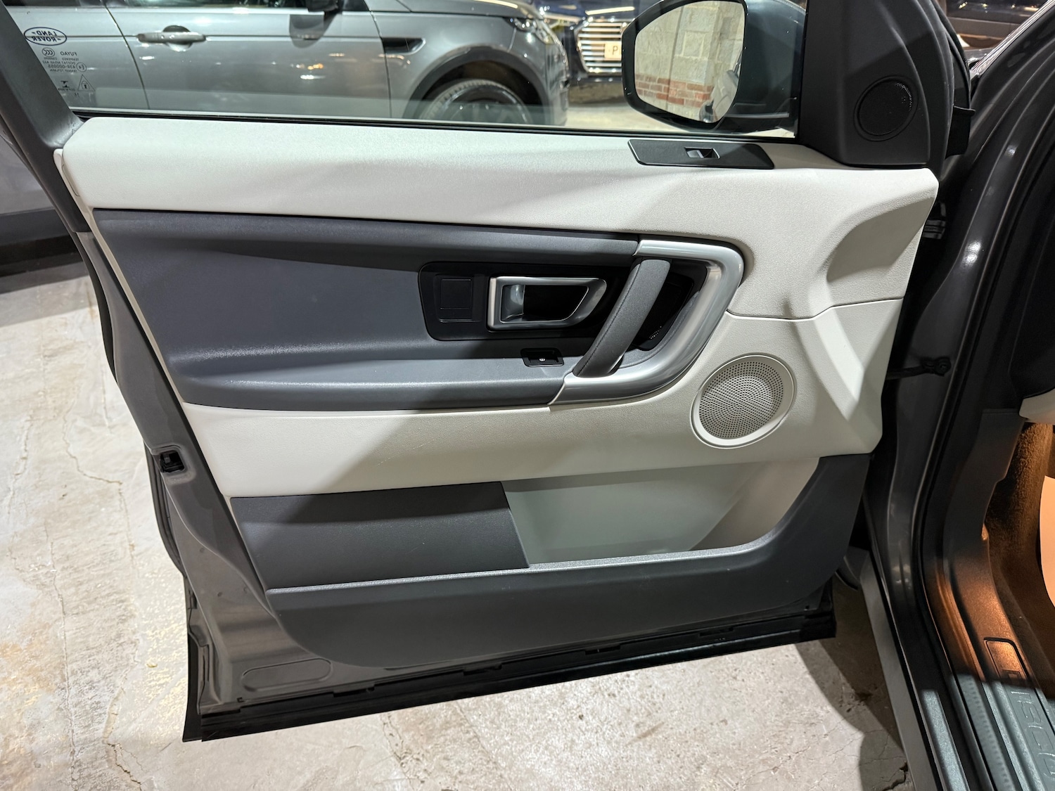 Used Land Rover Discovery Sport 2017 for sale - 76125491: Photo 6