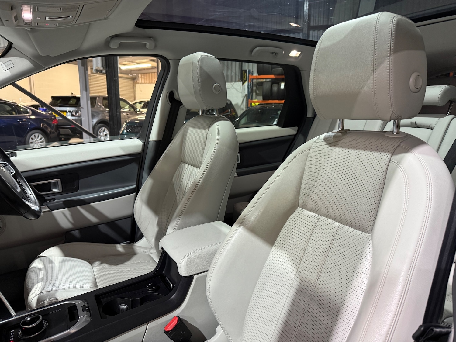 Used Land Rover Discovery Sport 2017 for sale - 76125491: Photo 9