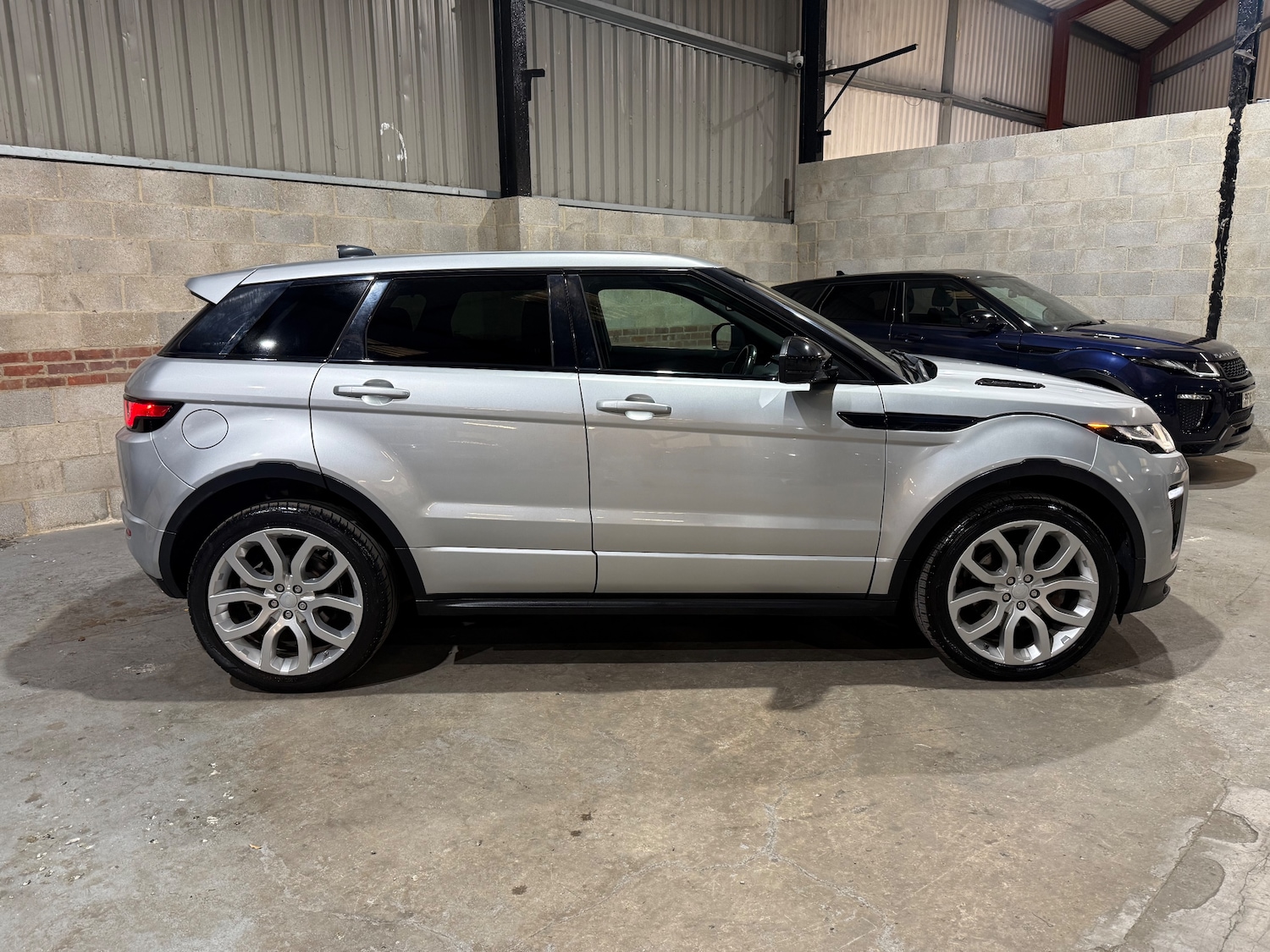 Used Land Rover Range Rover Evoque 2017 for sale - 76273825: Photo 2