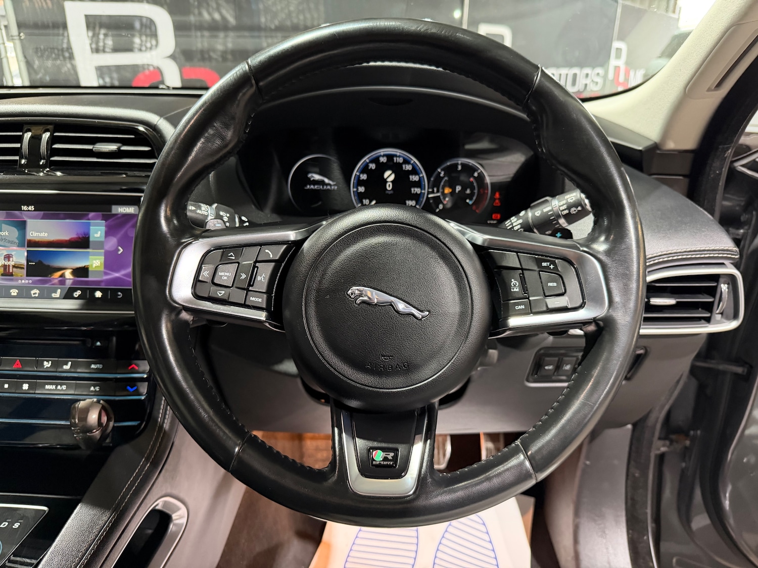 Used Jaguar F-Pace 2016 for sale - 78107092: Photo 32