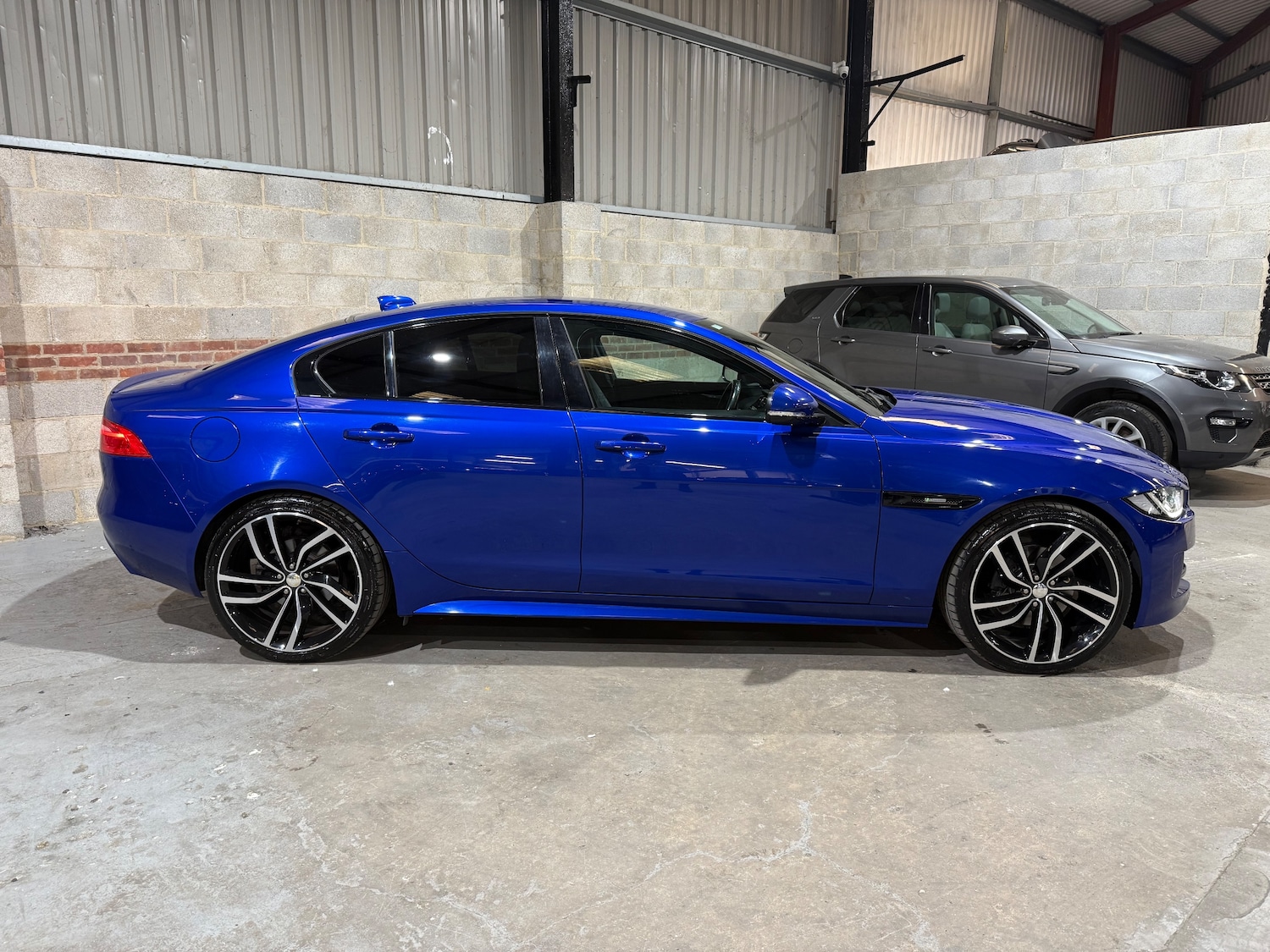 Used Jaguar XE 2017 for sale - 76198126: Photo 2
