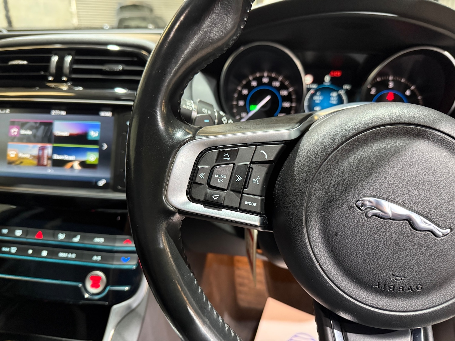 Used Jaguar XE 2017 for sale - 76198126: Photo 30