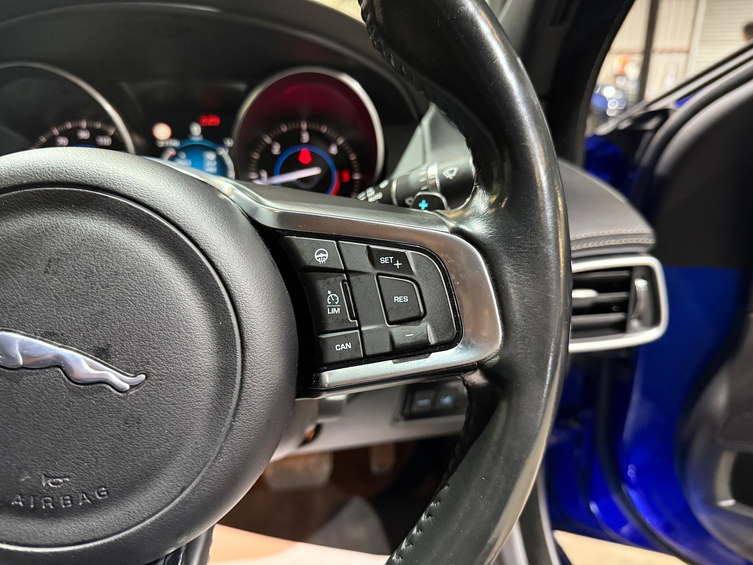 Used Jaguar XE 2017 for sale - 76198126: Photo 31