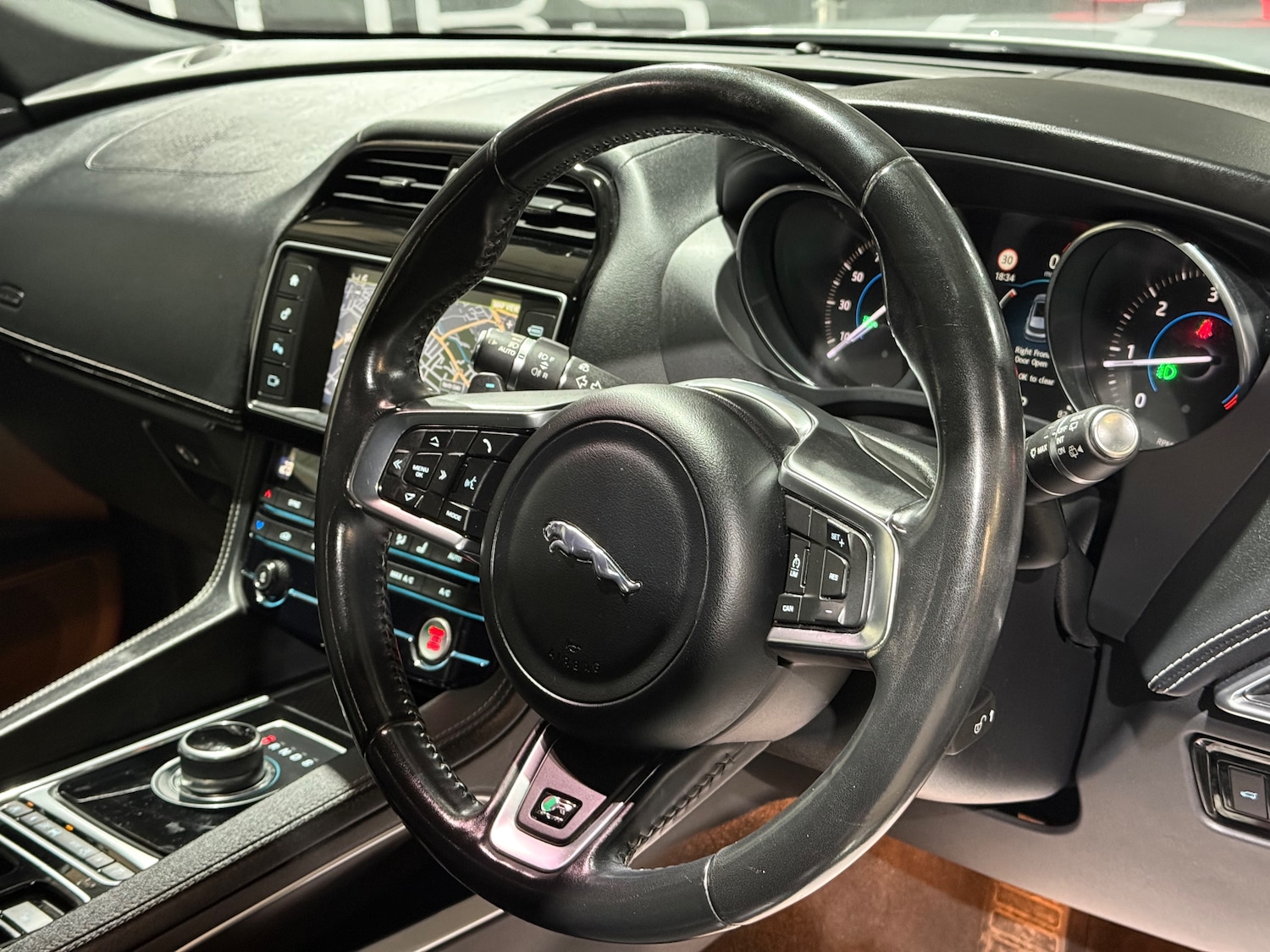 Used Jaguar F-Pace 2017 for sale - 77600549: Photo 40