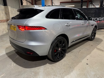 Used Jaguar F-Pace 2017 for sale - 77600549: Photo