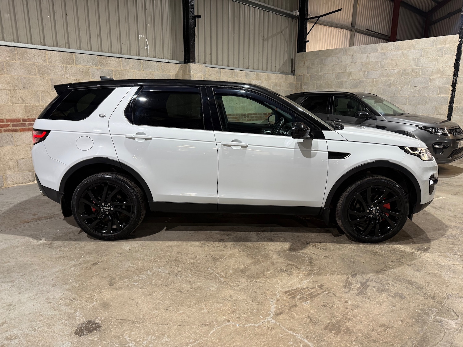 Used Land Rover Discovery Sport 2017 for sale - 76931719: Photo 2