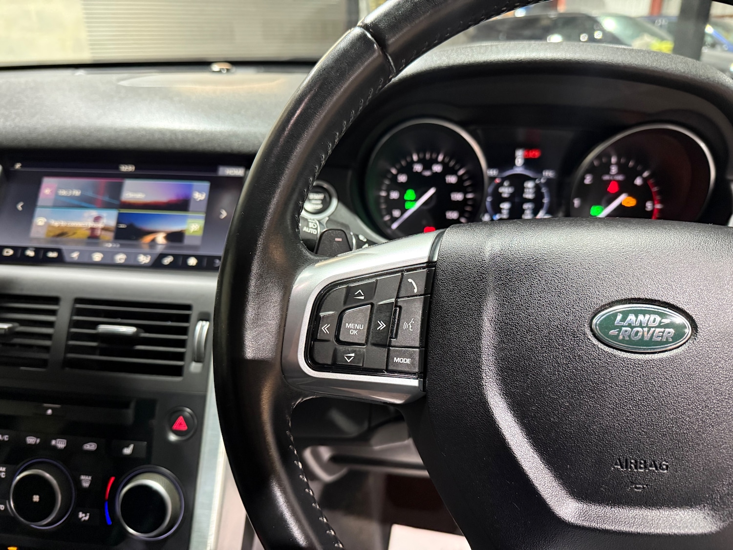 Used Land Rover Discovery Sport 2017 for sale - 76931719: Photo 30