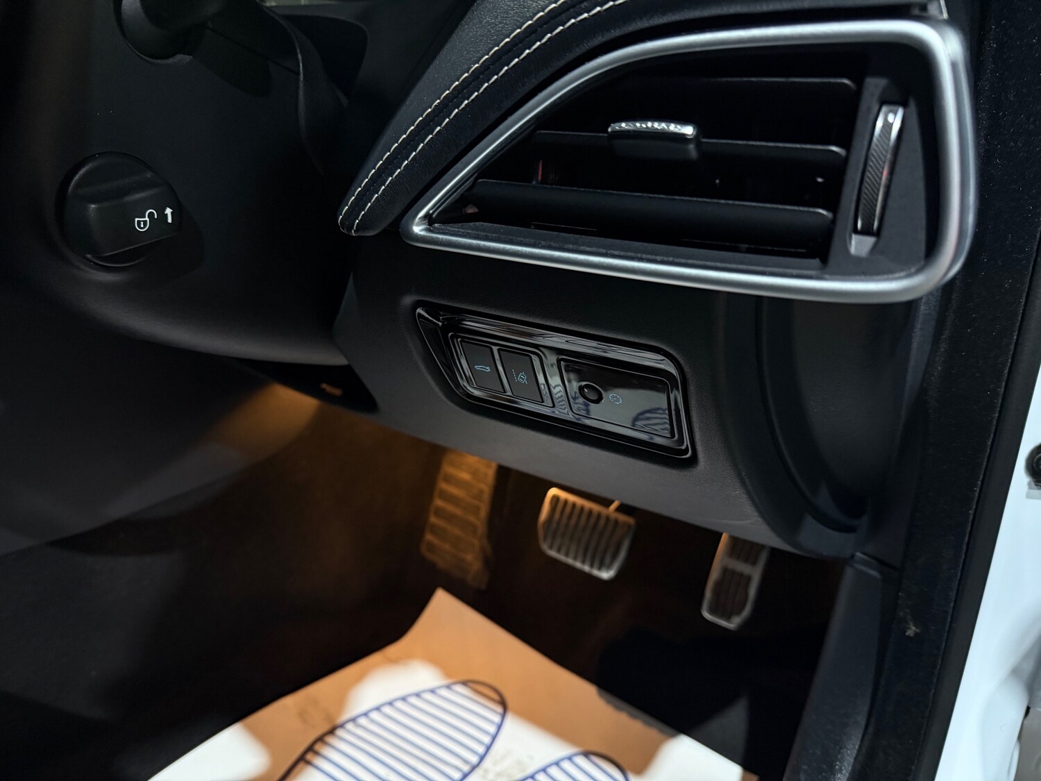 Used Jaguar XE 2019 for sale - 77512735: Photo 31