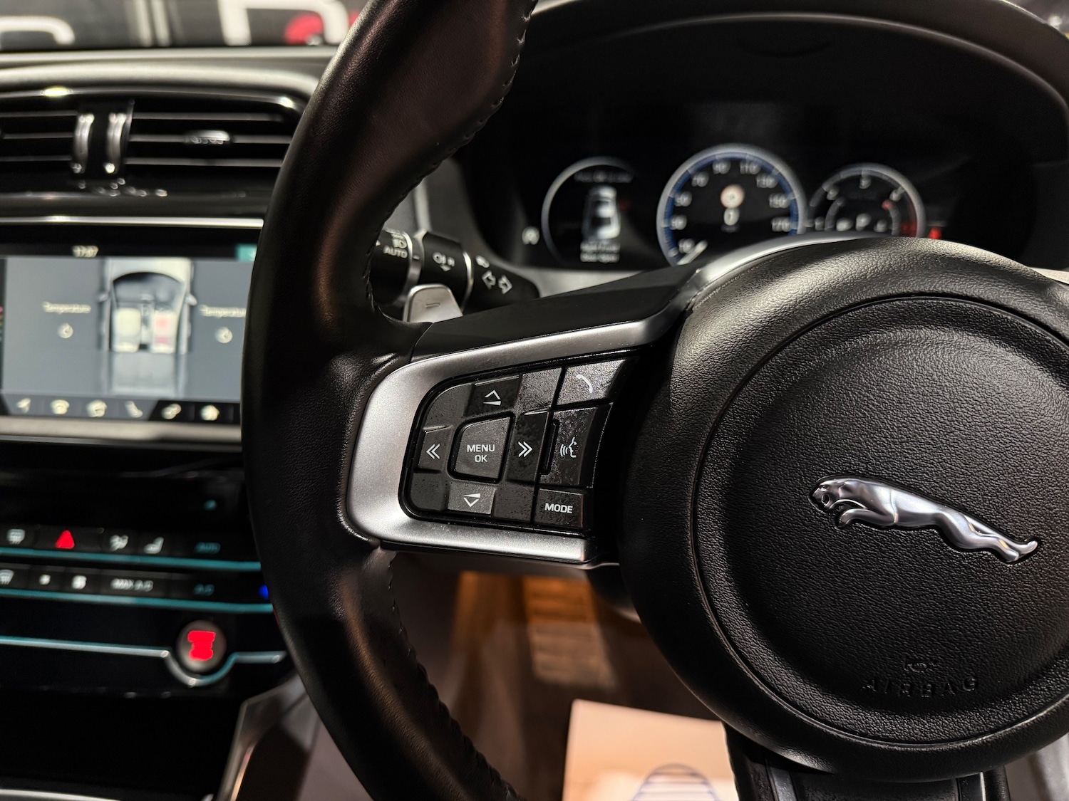 Used Jaguar XE 2019 for sale - 77512735: Photo 33