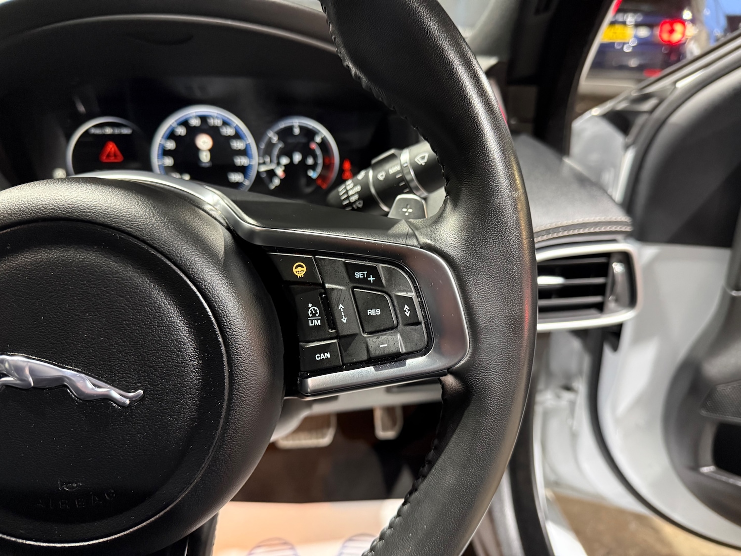 Used Jaguar XE 2019 for sale - 77512735: Photo 34