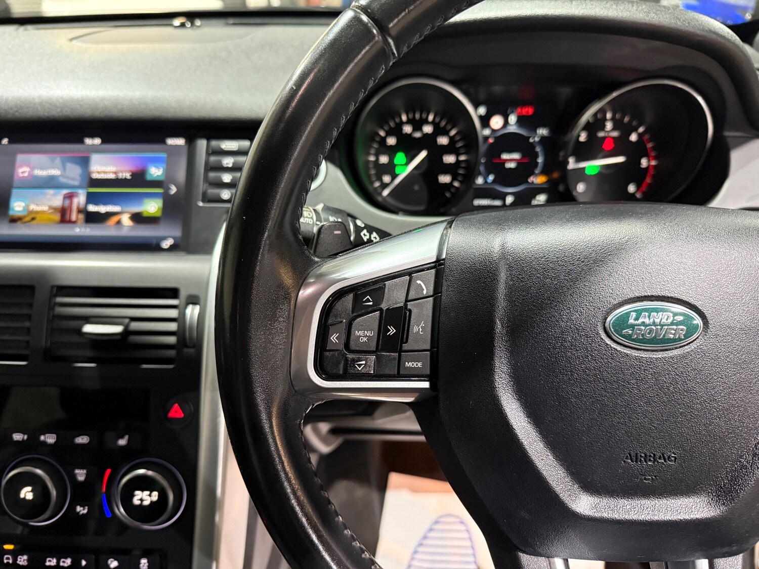 Used Land Rover Discovery Sport for sale - 76999597: Photo 31