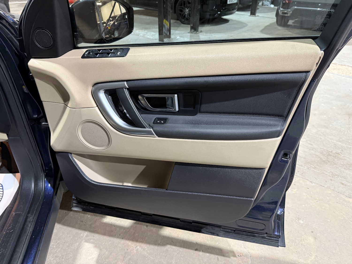 Used Land Rover Discovery Sport 2017 for sale - 76625723: Photo 24