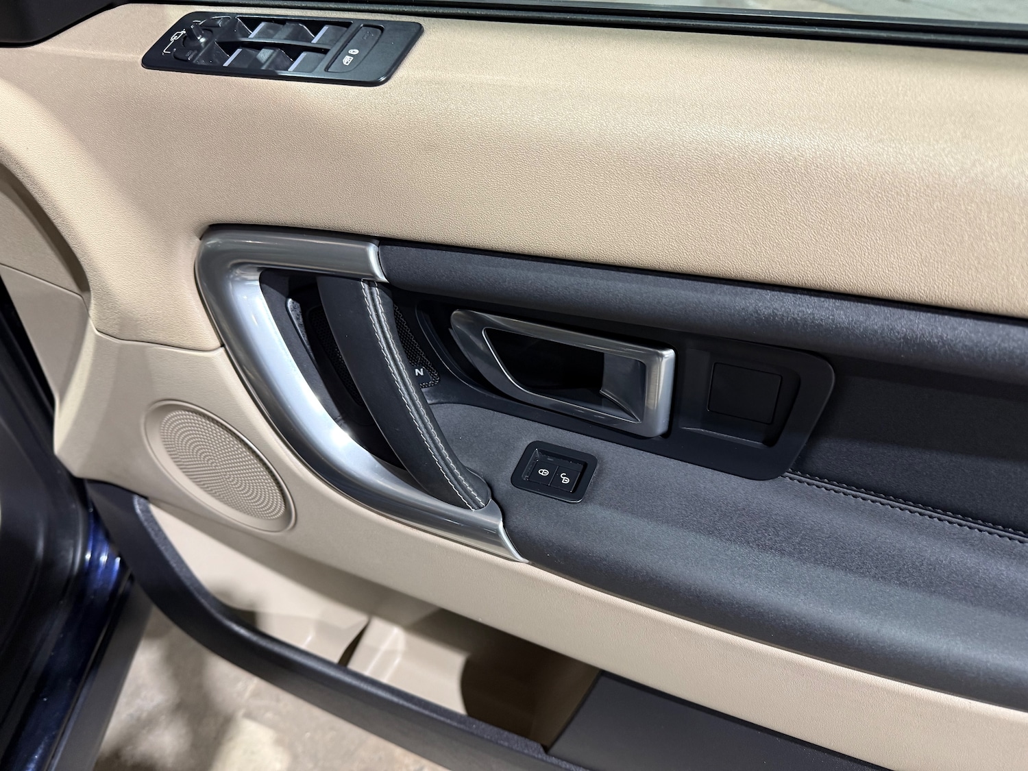 Used Land Rover Discovery Sport 2017 for sale - 76625723: Photo 25