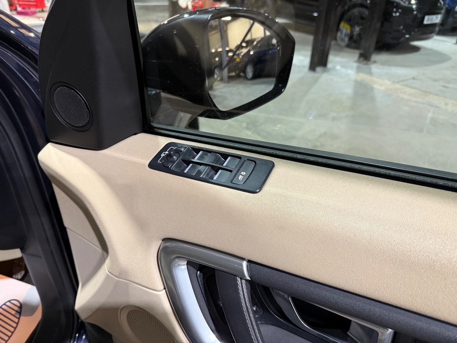 Used Land Rover Discovery Sport 2017 for sale - 76625723: Photo 26